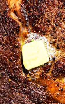 Rib-Eye-Steak-Din-v2-closeup-scaled.jpg